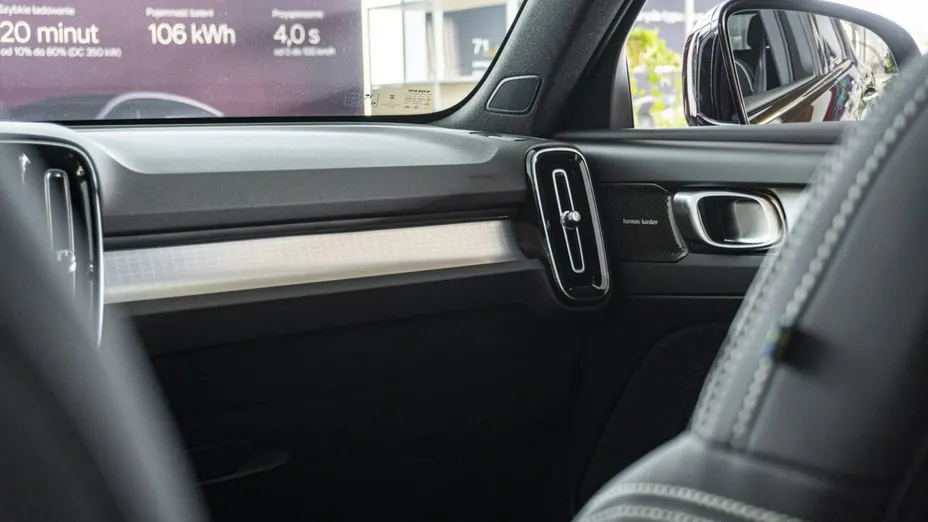 VOLVO XC40 -