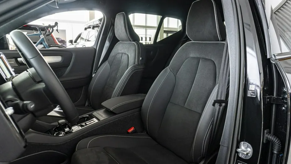 VOLVO XC40 -