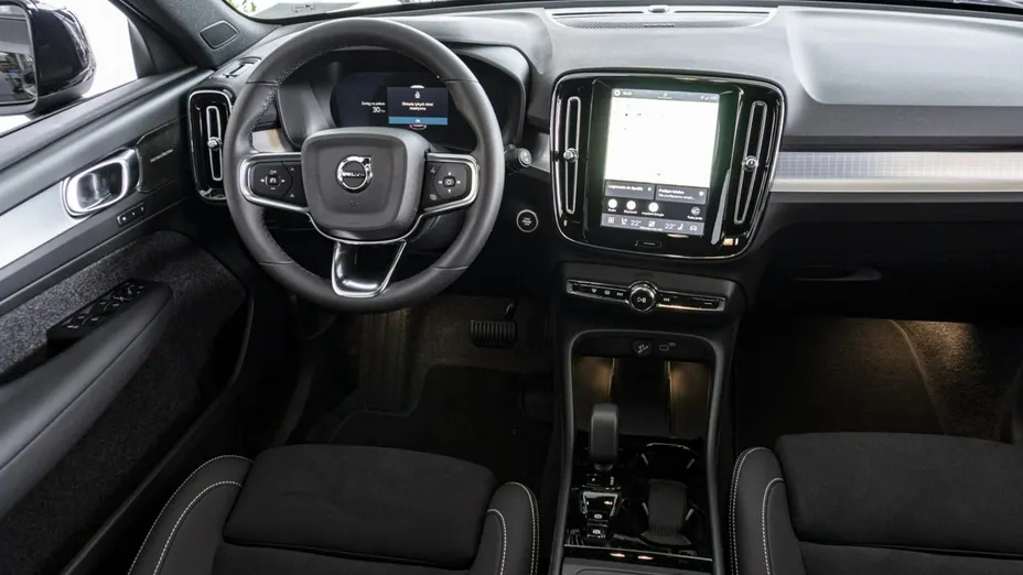 VOLVO XC40 -