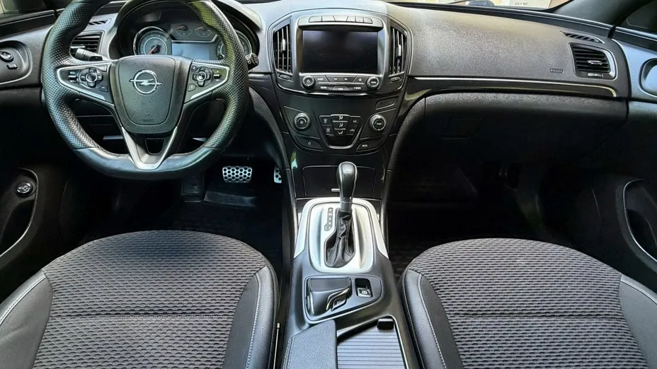 OPEL Insignia -