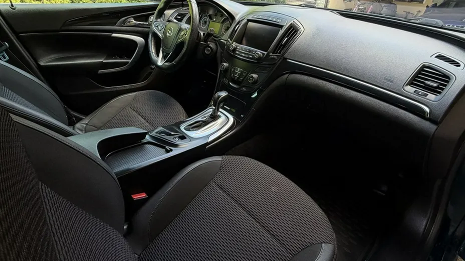 OPEL Insignia -