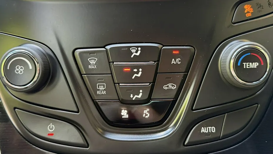OPEL Insignia -