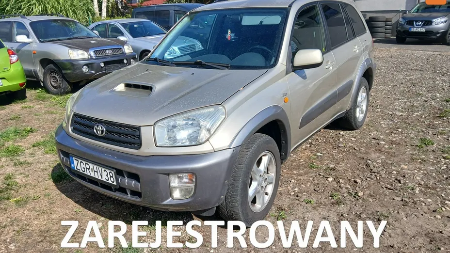 TOYOTA RAV4 -