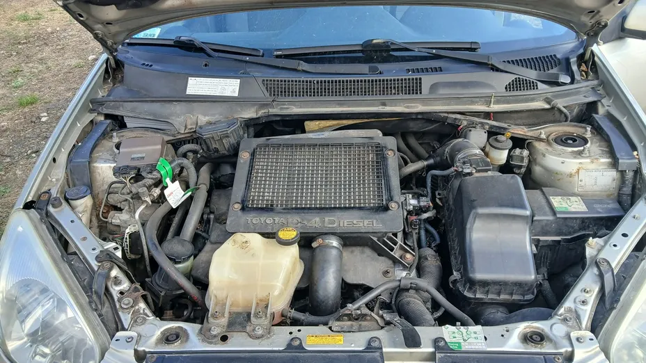 TOYOTA RAV4 -
