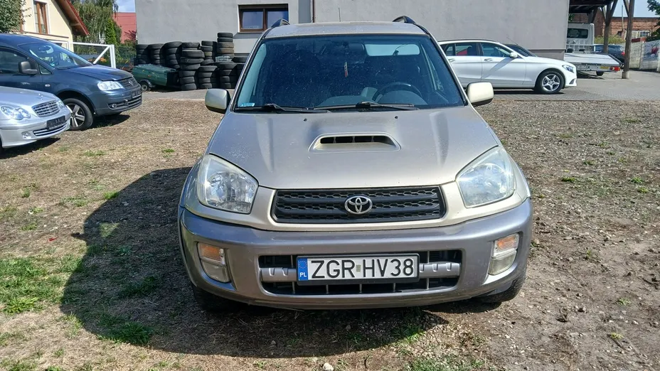 TOYOTA RAV4 -