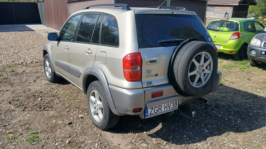 TOYOTA RAV4 -
