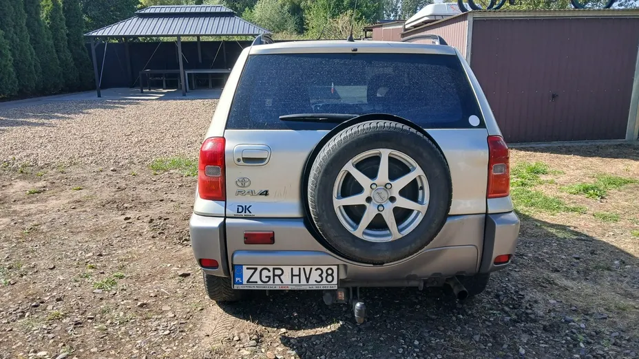 TOYOTA RAV4 -