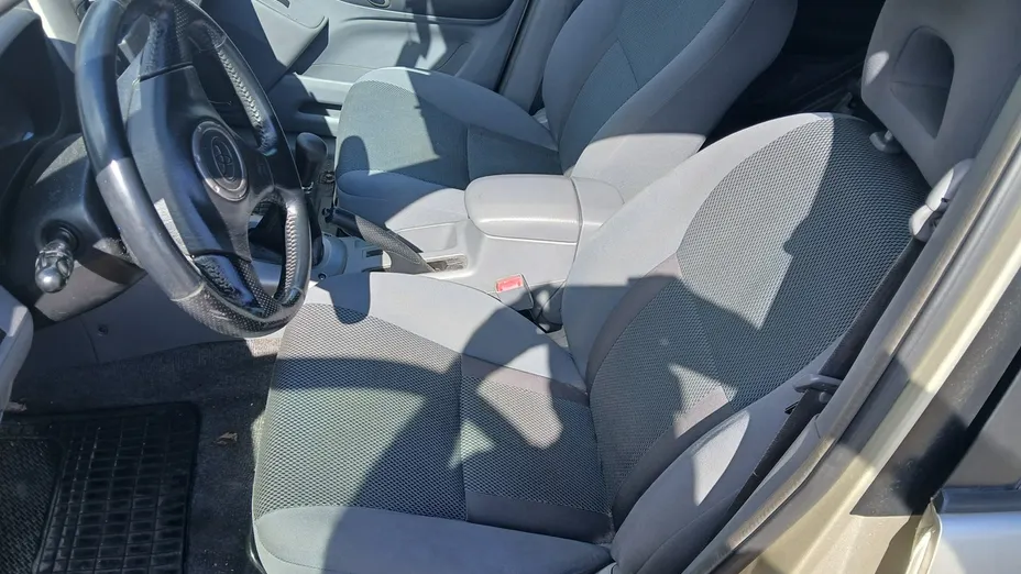 TOYOTA RAV4 -
