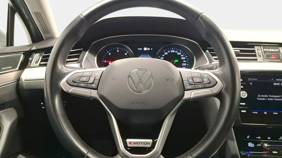 VOLKSWAGEN Passat -
