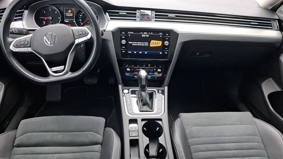 VOLKSWAGEN Passat -
