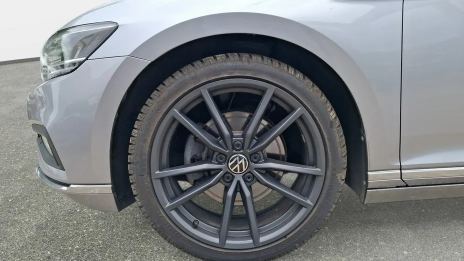 VOLKSWAGEN Passat -
