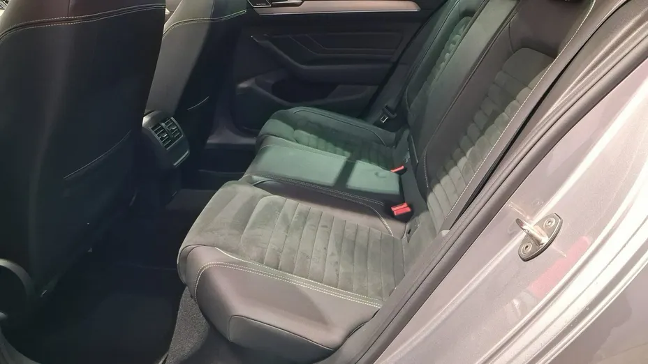 VOLKSWAGEN Passat -