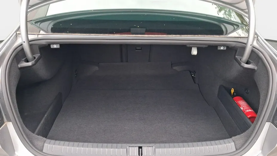 VOLKSWAGEN Passat -