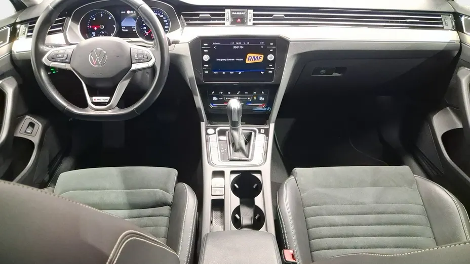 VOLKSWAGEN Passat -
