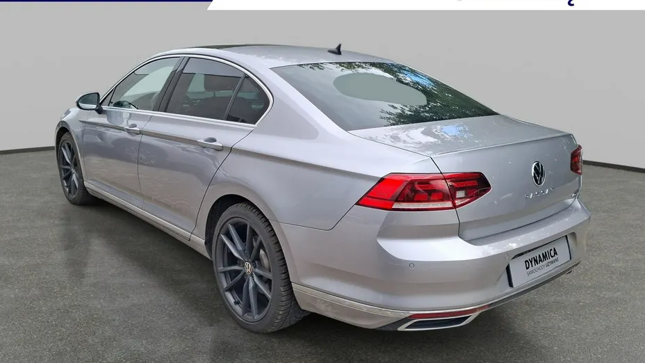 VOLKSWAGEN Passat -