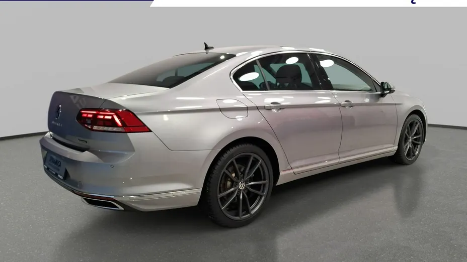 VOLKSWAGEN Passat -