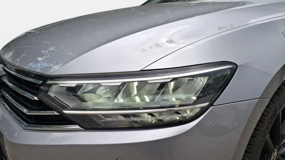 VOLKSWAGEN Passat -