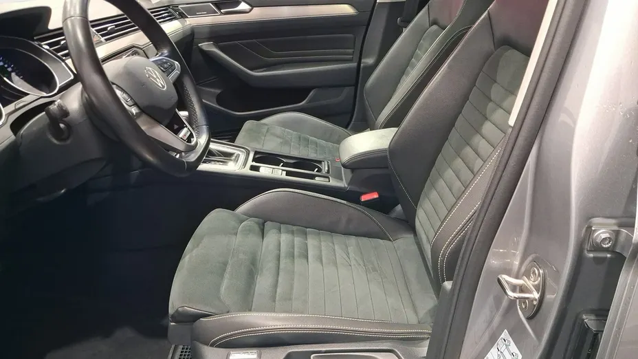 VOLKSWAGEN Passat -