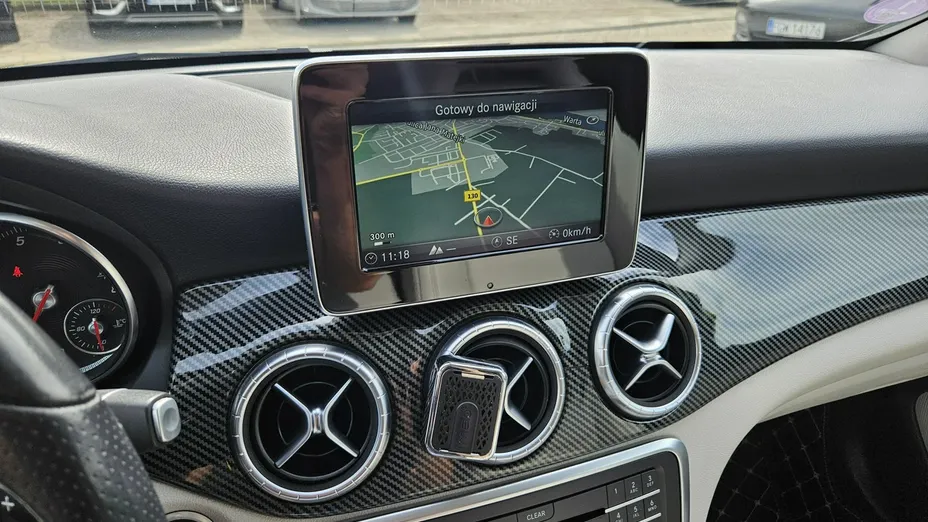 MERCEDES-BENZ CLA -
