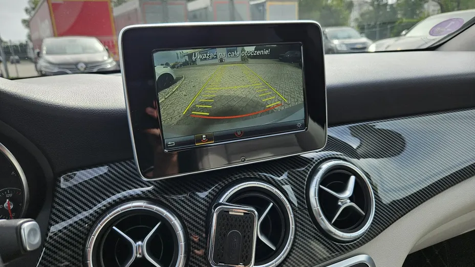MERCEDES-BENZ CLA -