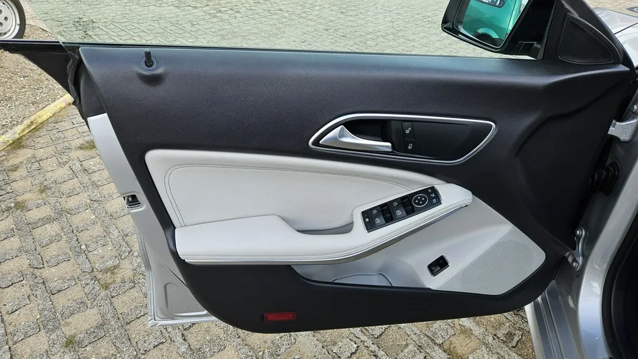 MERCEDES-BENZ CLA -