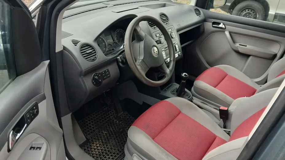 VOLKSWAGEN Caddy -