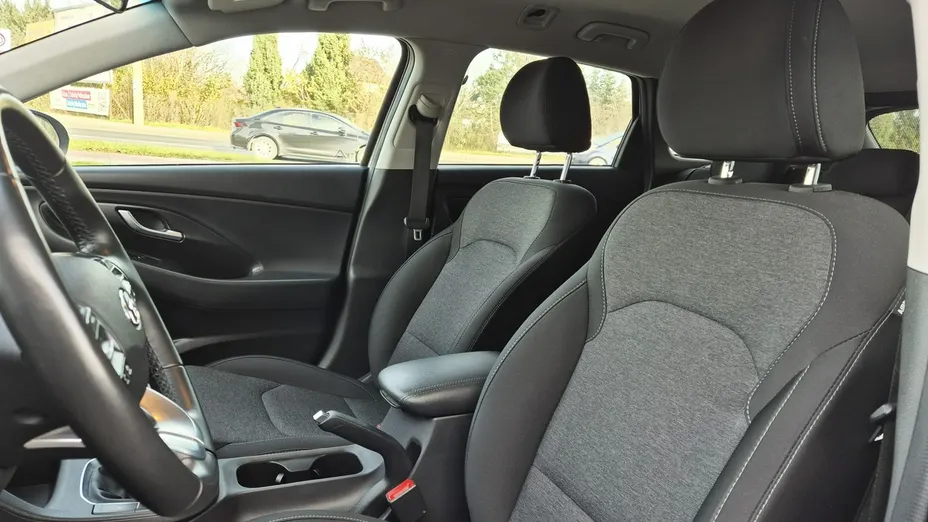 HYUNDAI i30 -