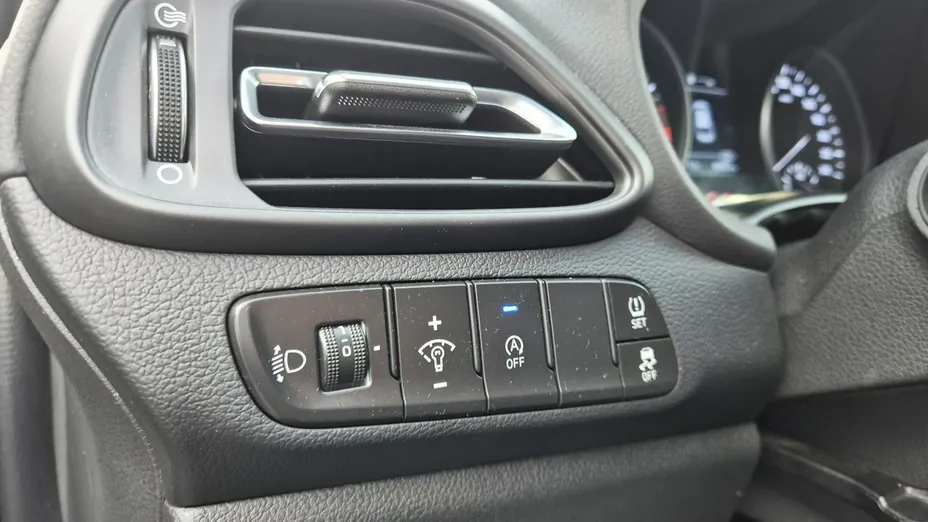 HYUNDAI i30 -