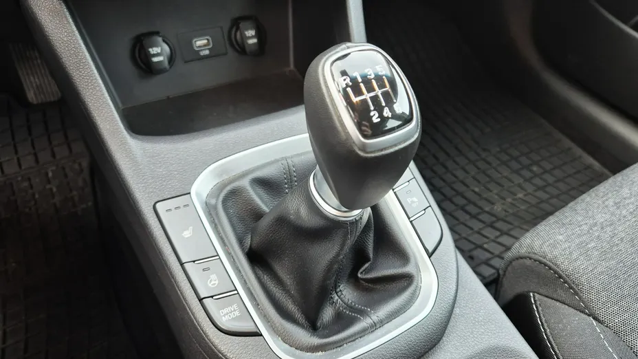 HYUNDAI i30 -