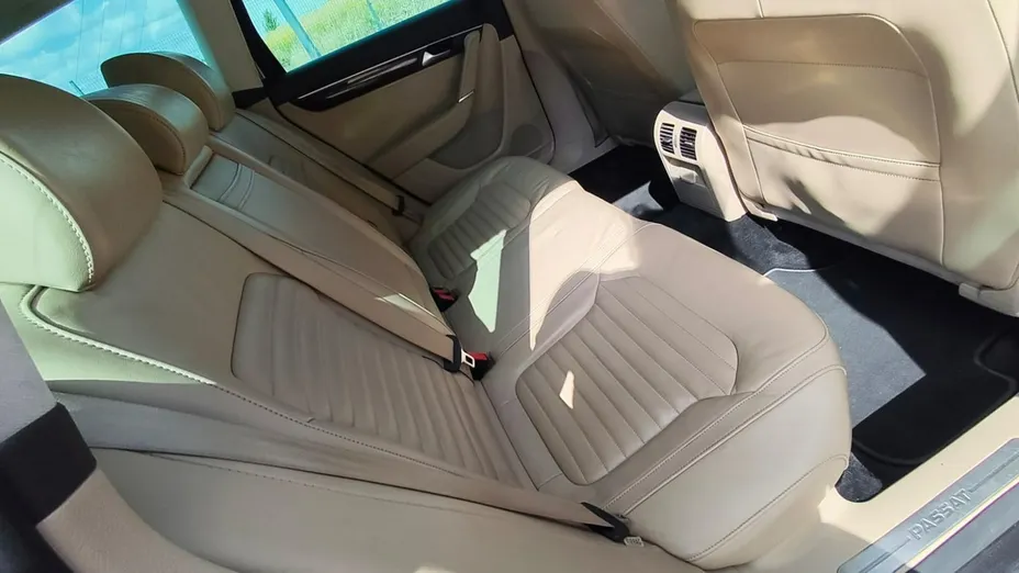 VOLKSWAGEN Passat -