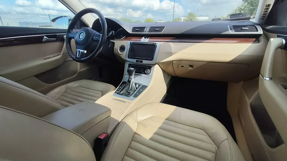 VOLKSWAGEN Passat -