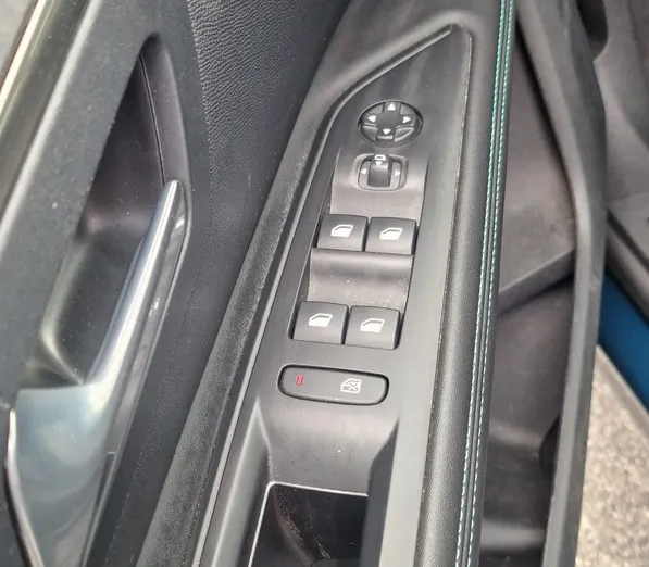 PEUGEOT 3008 -