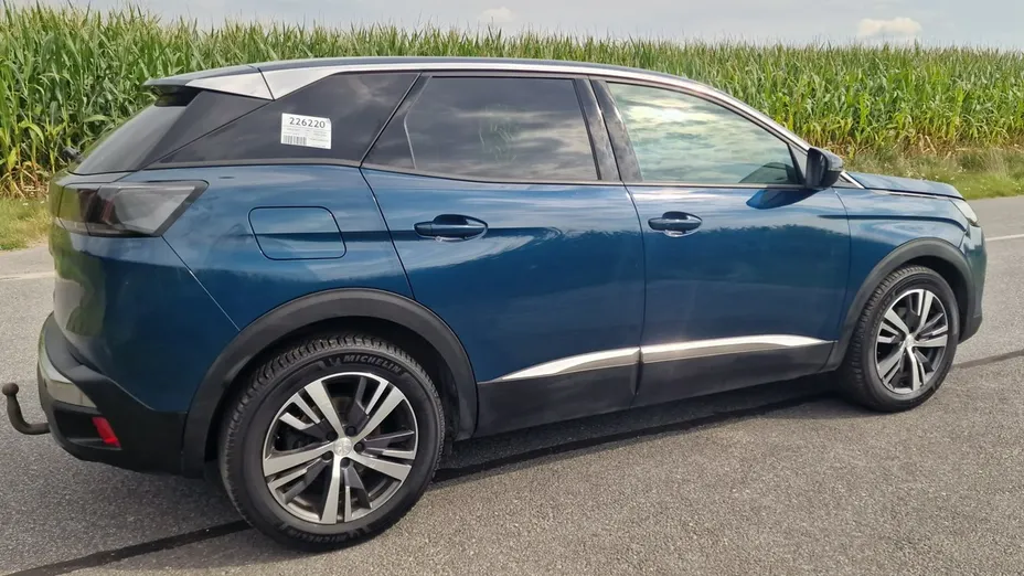 PEUGEOT 3008 -