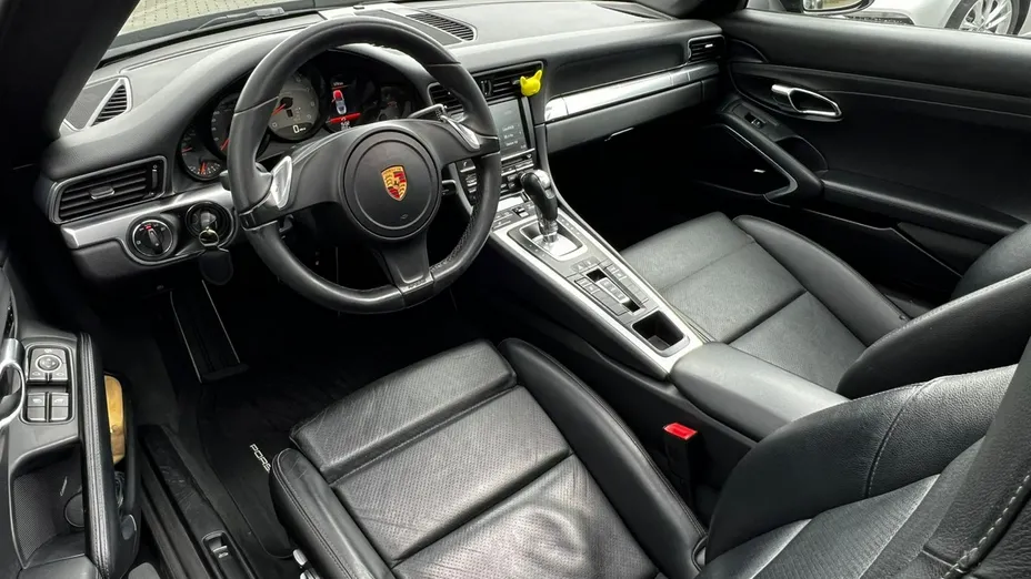 PORSCHE 911 -