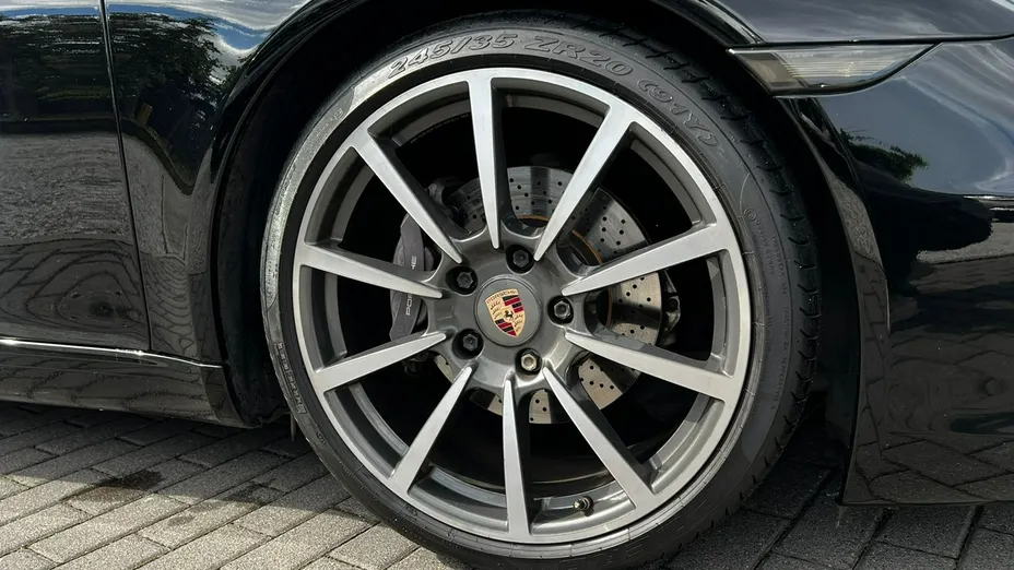 PORSCHE 911 -