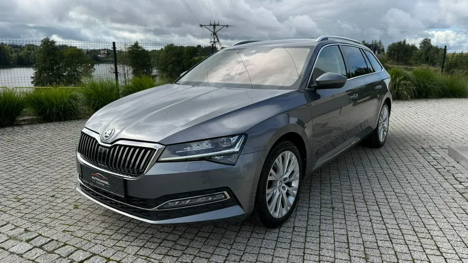 SKODA Superb -