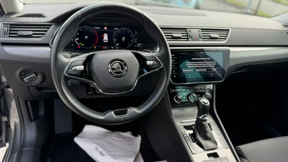 SKODA Superb -