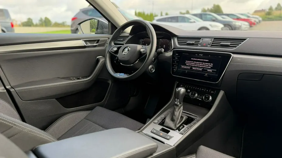 SKODA Superb -