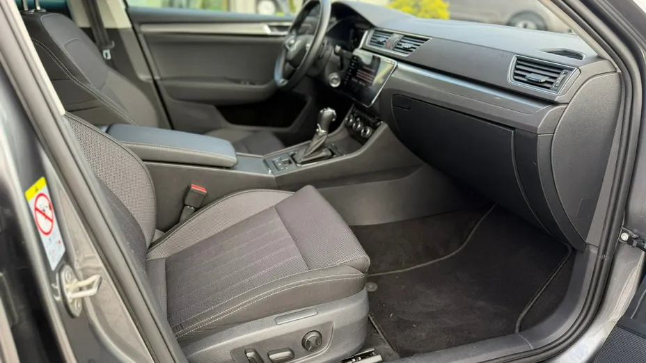 SKODA Superb -