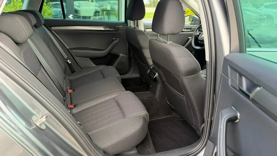 SKODA Superb -