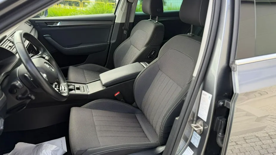 SKODA Superb -