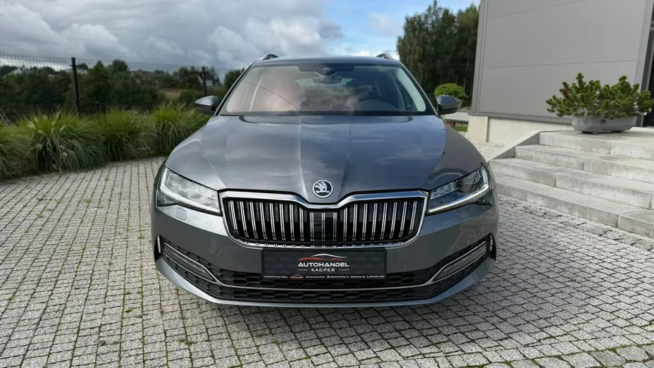 SKODA Superb -