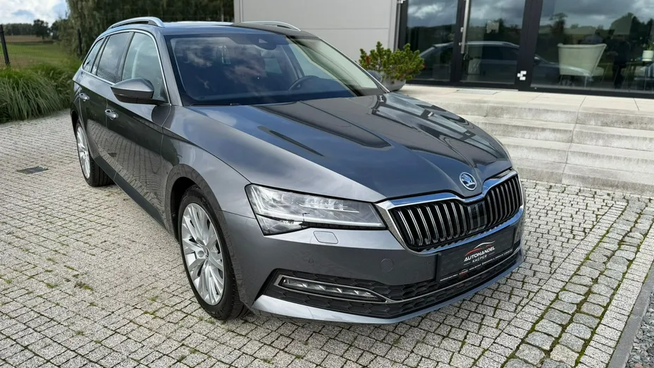 SKODA Superb -