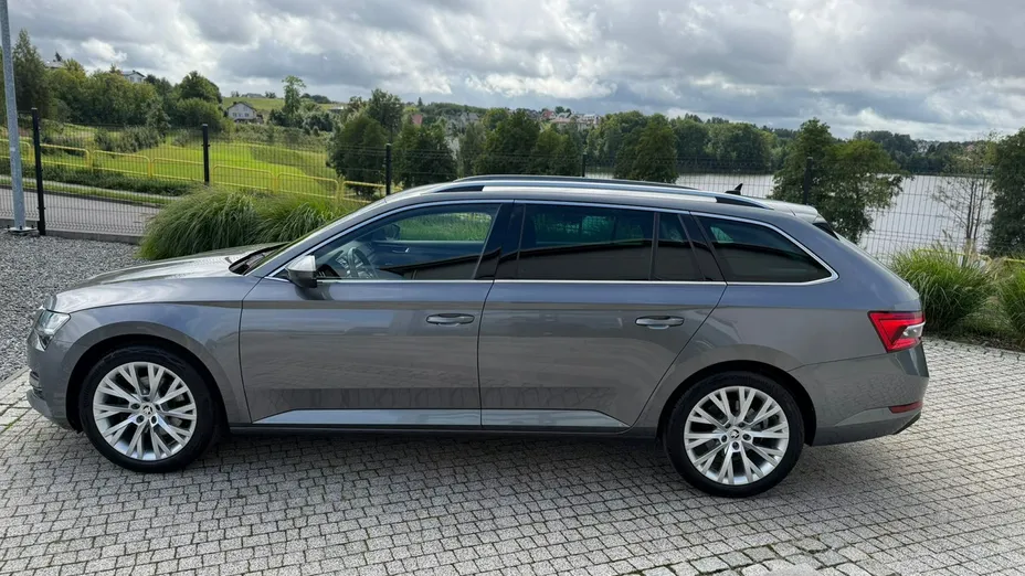 SKODA Superb -