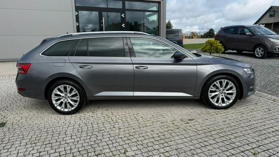 SKODA Superb -