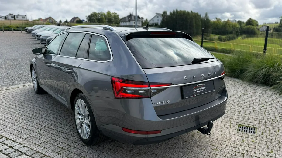 SKODA Superb -