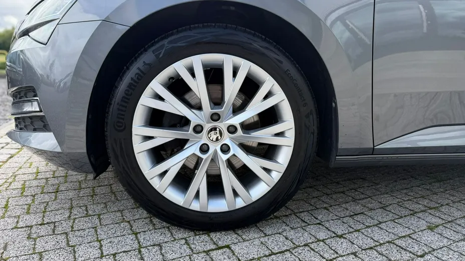 SKODA Superb -
