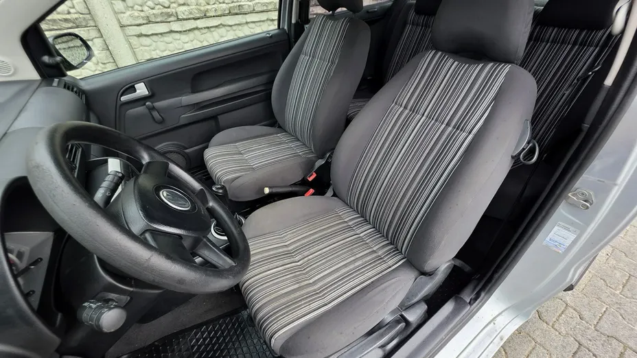 VOLKSWAGEN Fox -