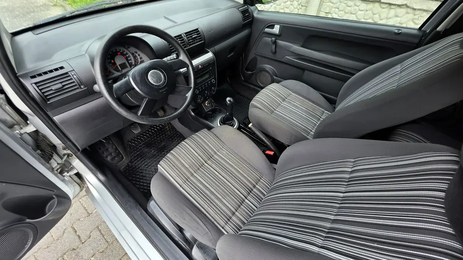 VOLKSWAGEN Fox -