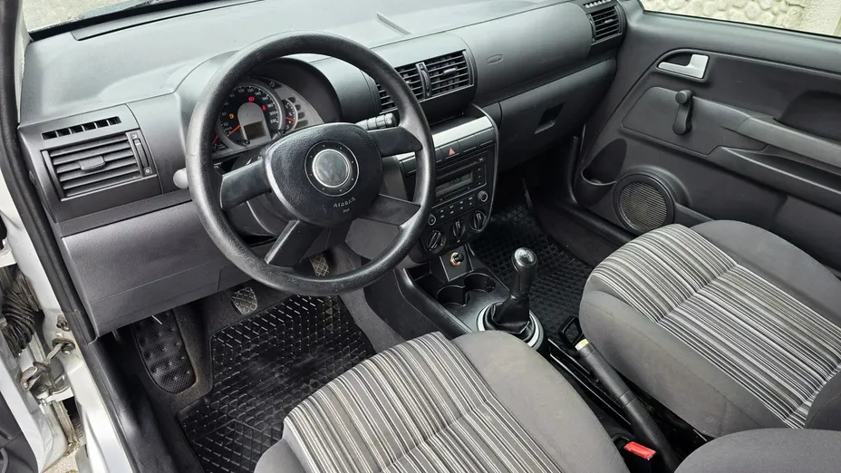 VOLKSWAGEN Fox -